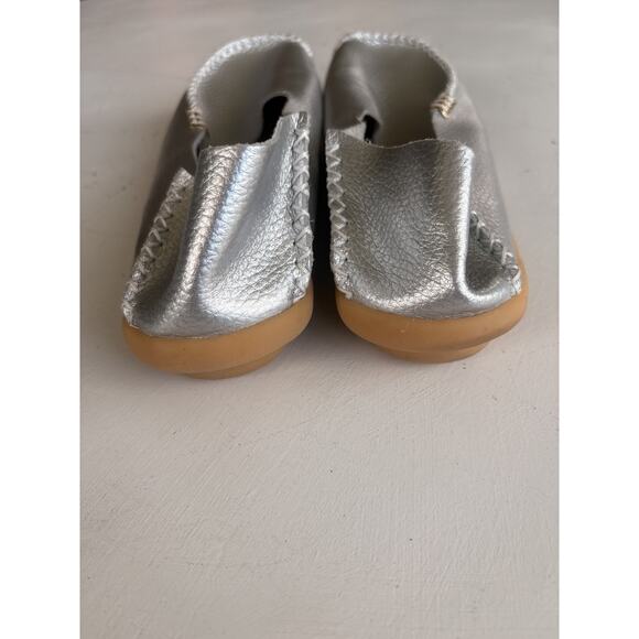 Venus Celia Women's Silver Comfort Leather Moccasins Size 11 - Picture 6 of 7